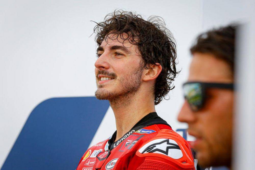 Bagnaia saat di podium GP San Marino (motogp.com)