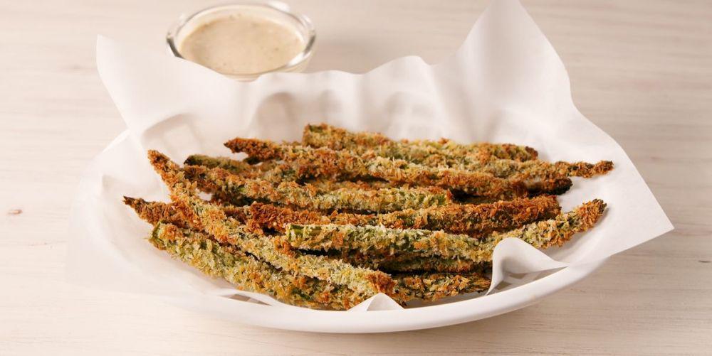 ilustrasi parm crusted asparagus (delish.com/Makinze Gore)