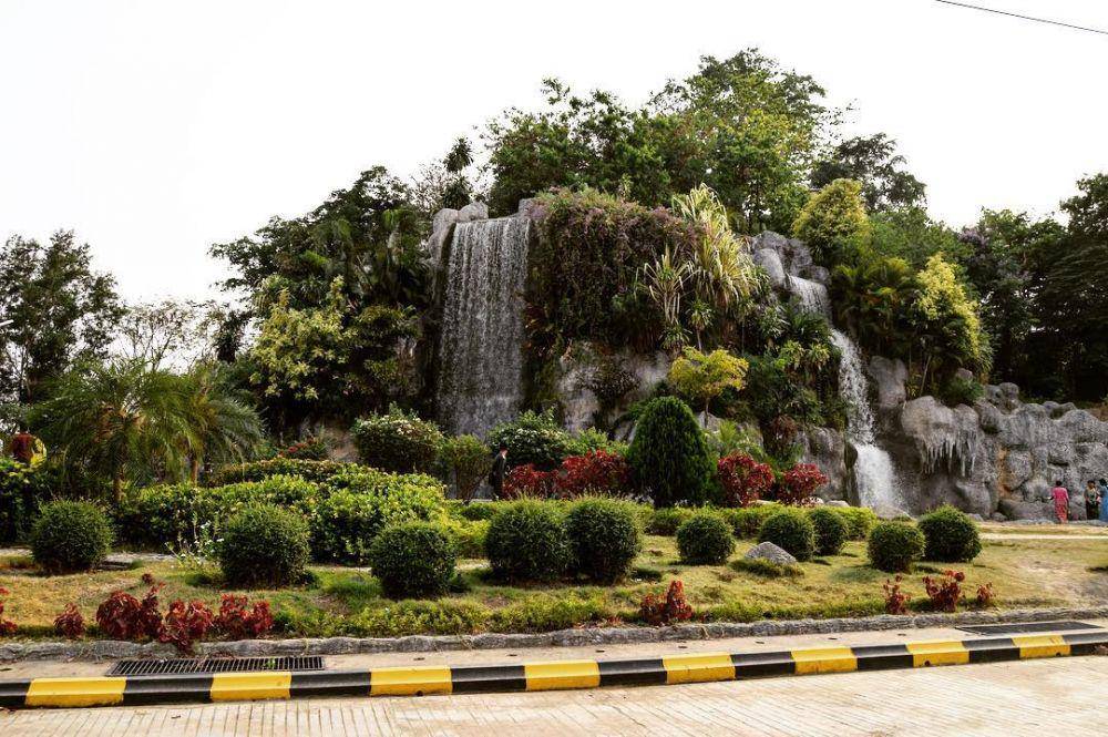 Naypyidaw Water Fountain Garden (instagram.com/free2exist)