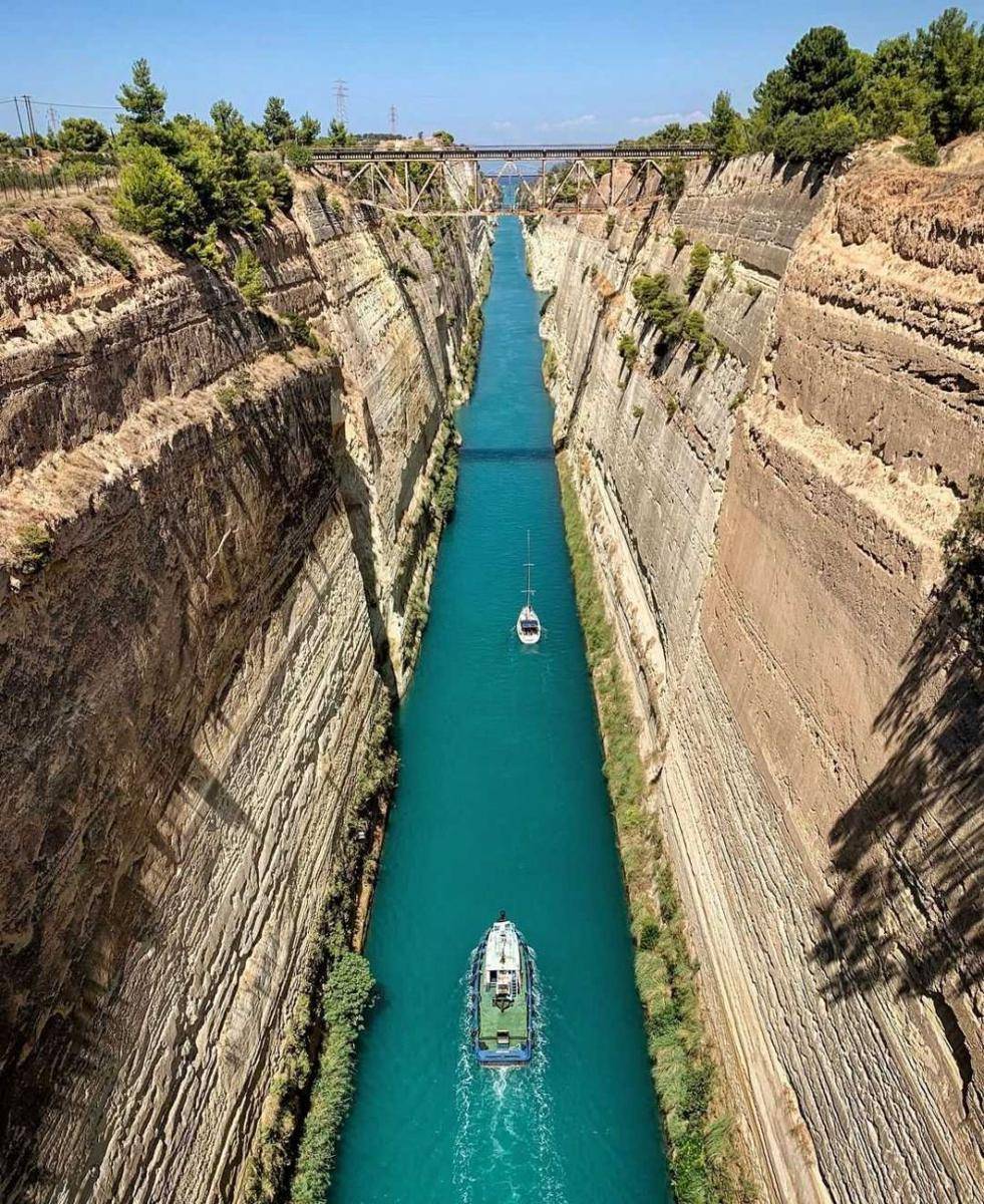 Corinth Canal (instagram.com/samuelburgess)