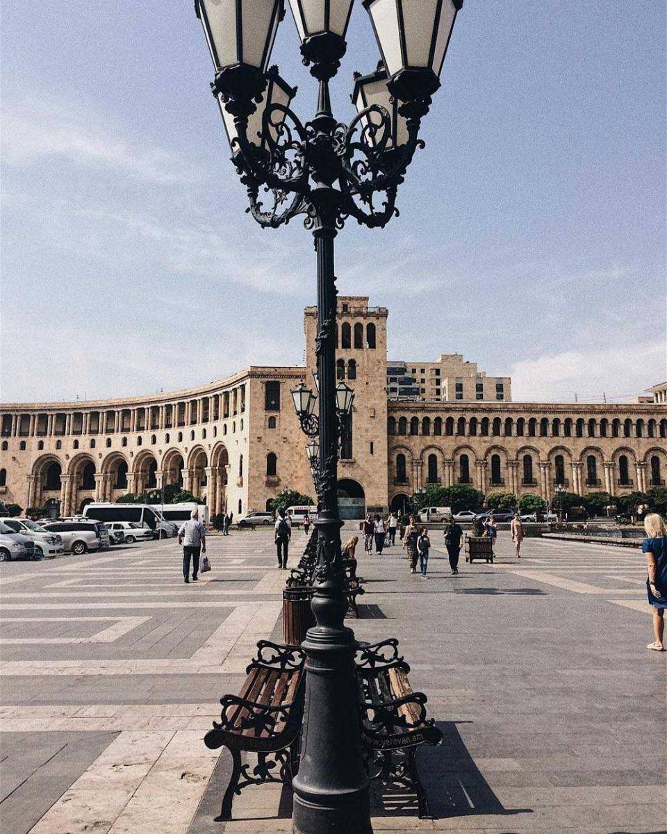 Republic Square (instagram.com/iyubovmua)