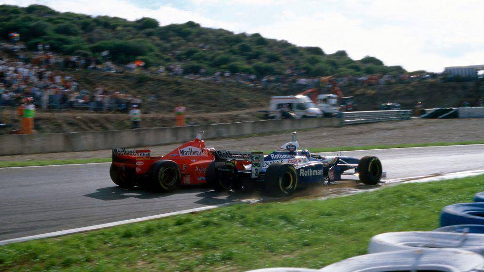 Jacques Villeneuve dan Michael Schumacher pada GP Eropa 1997 (formula1.com)