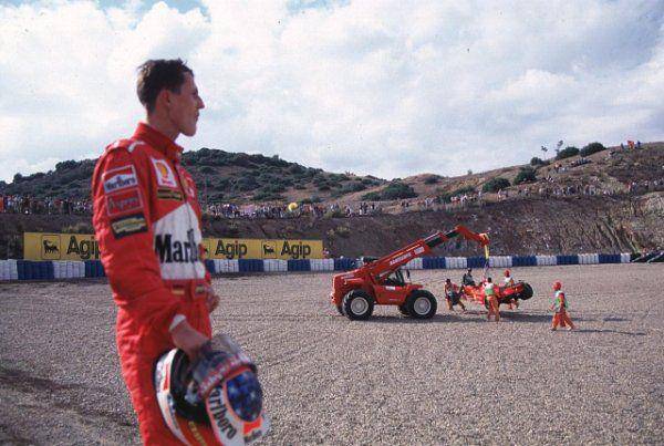 Michael Schumacher crash pada GP Eropa 1997 (essentiallysports.com)