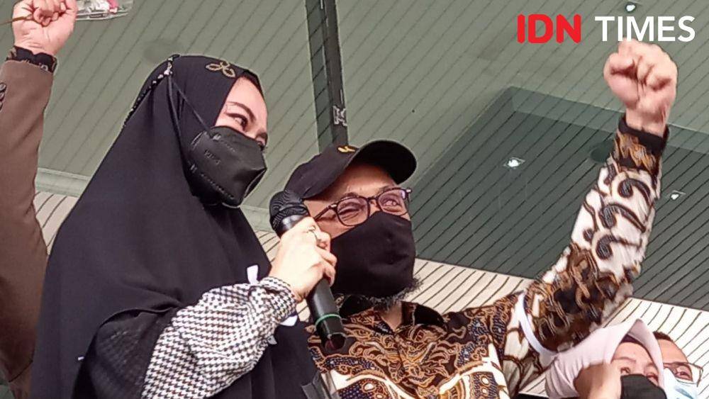 Novel Baswedan dan Istri datangi Gedung KPK bersama 57 Pegawai Nonaktif KPK pada Rabu (30/9/2021). (IDN Times/Aryodamar)