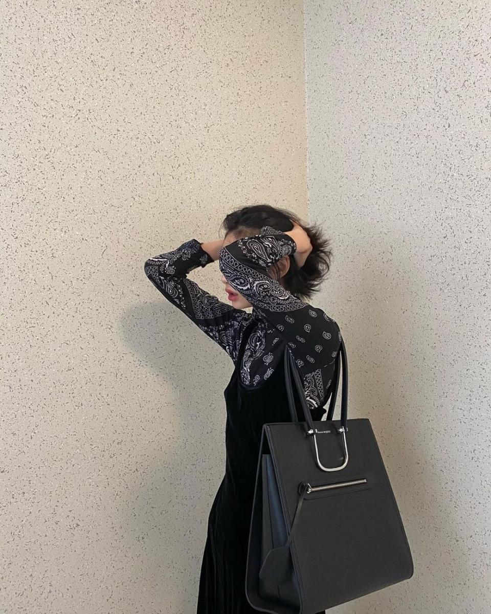 Jung Ho Yeon (instagram.com/hoooooyeony)