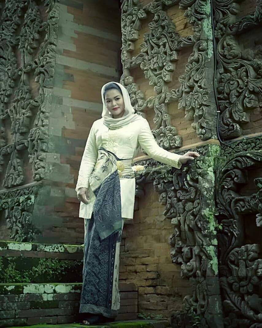 Kebaya Bali Hijab Puti Soekarno (instagram.com/putisoekarno)