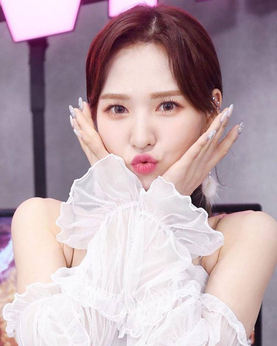 Nail art Wendy Red Velvet (instagram.com/wendy.site)