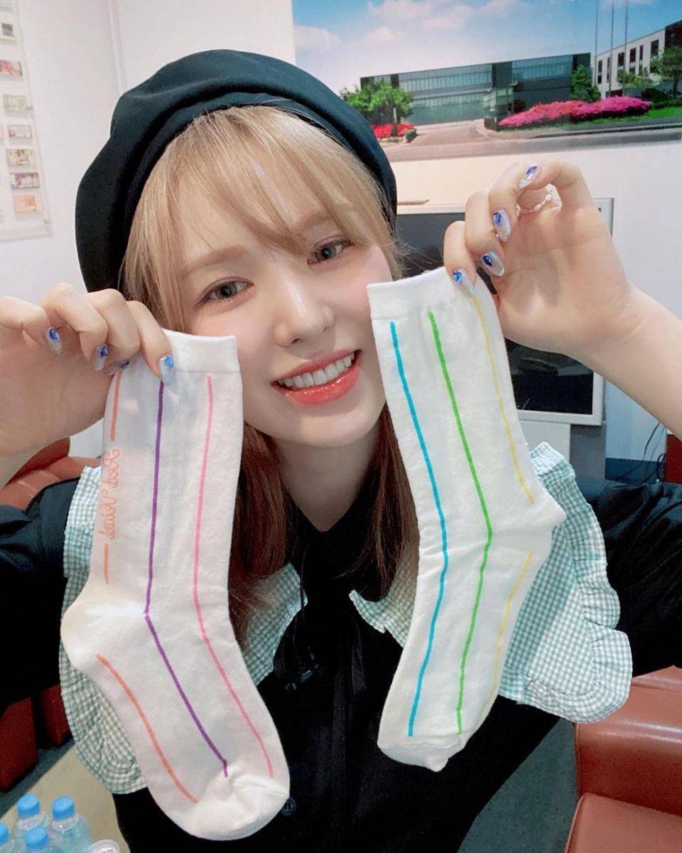 Nail art Wendy Red Velvet (instagram.com/wendy.site)