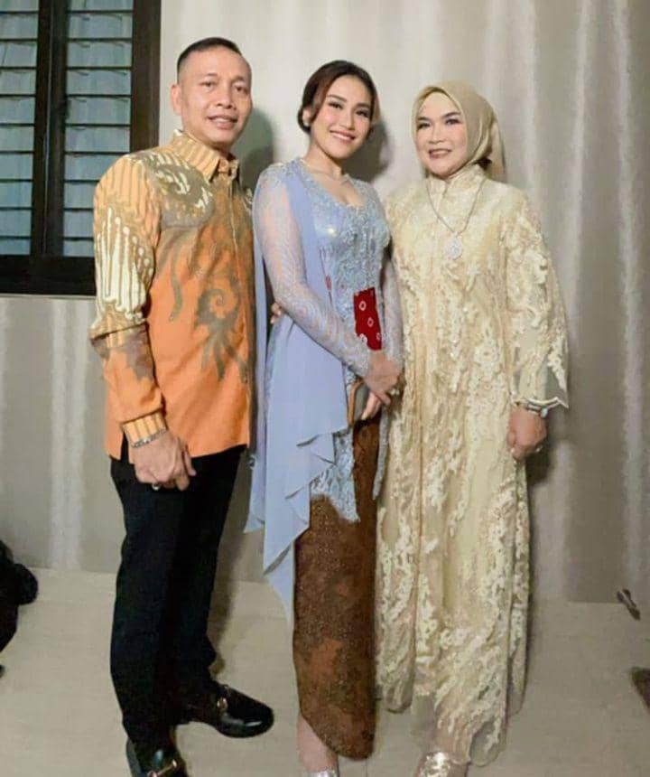Orang Tua Ayu Ting-Ting (instagram.com/mom_ayting92_)