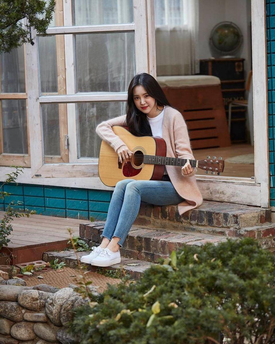 Outer Naeun A-Pink (instagram.com/naeun__apink)