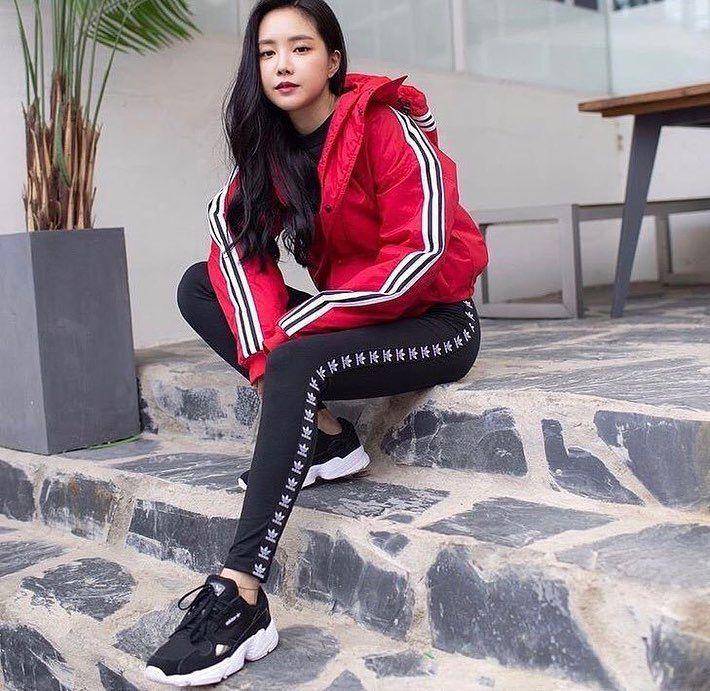 Outer Naeun A-Pink (instagram.com/naeun__apink)