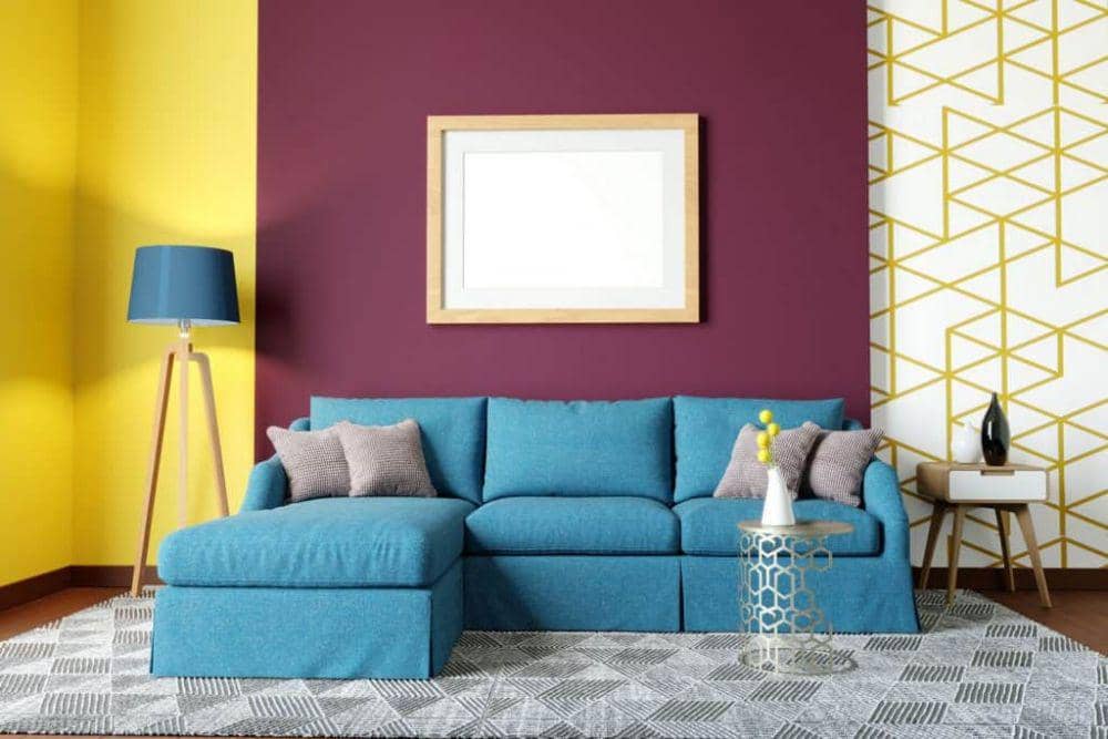 ilustrasi ruang tamu bernuansa warna burgundy (homedecorbliss.com)