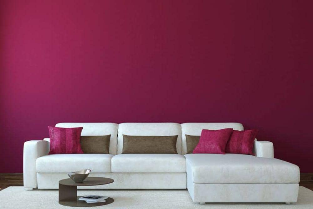 ilustrasi ruang tamu bernuansa warna burgundy (homedecorbliss.com)