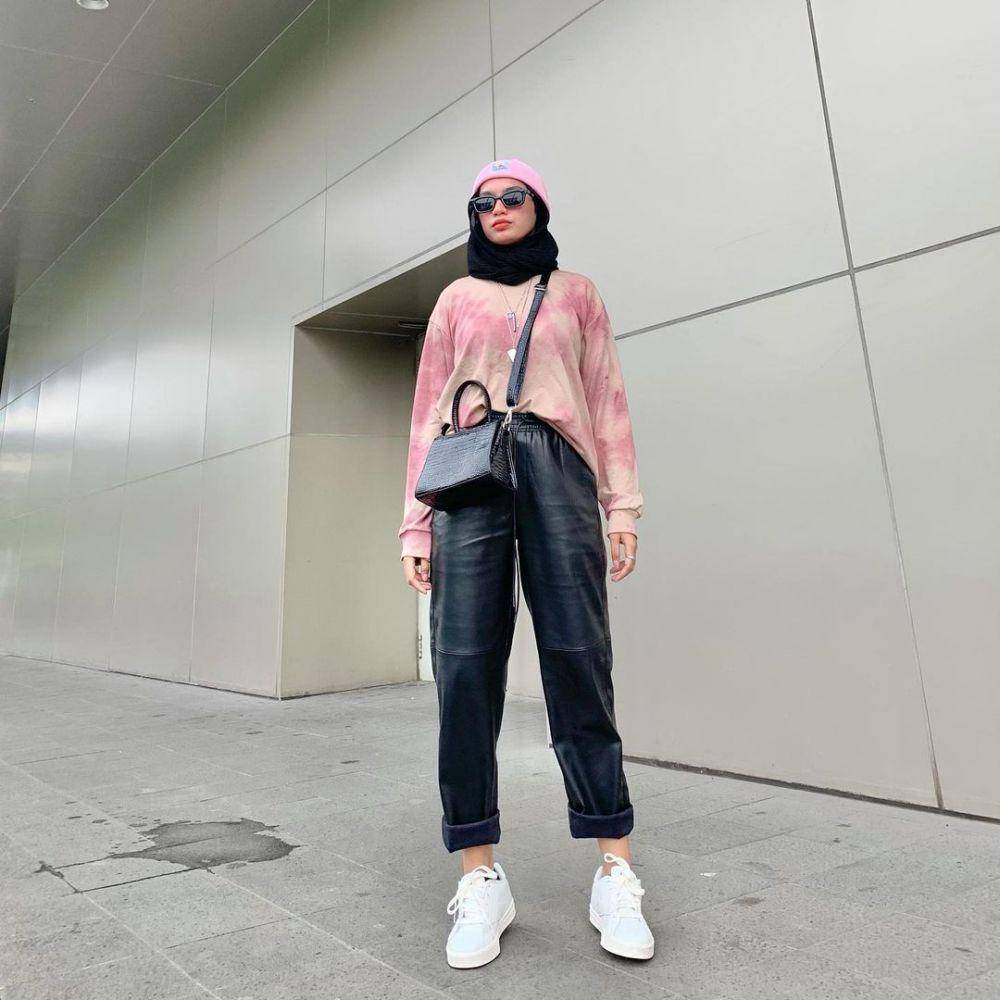 style sporty dengan outfit pink (instagram.com/adiva.selsa)