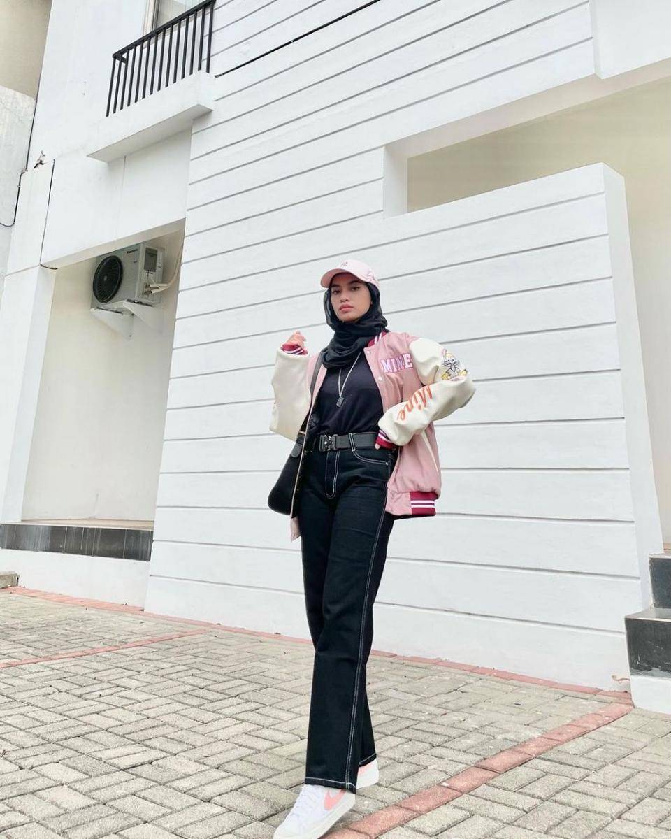 style sporty dengan outfit pink (instagram.com/adiva.selsa)