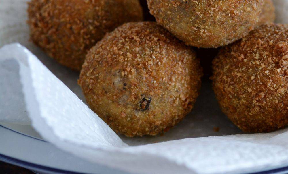 ilustrasi classic hushpuppies (pixabay.com/jvddu)