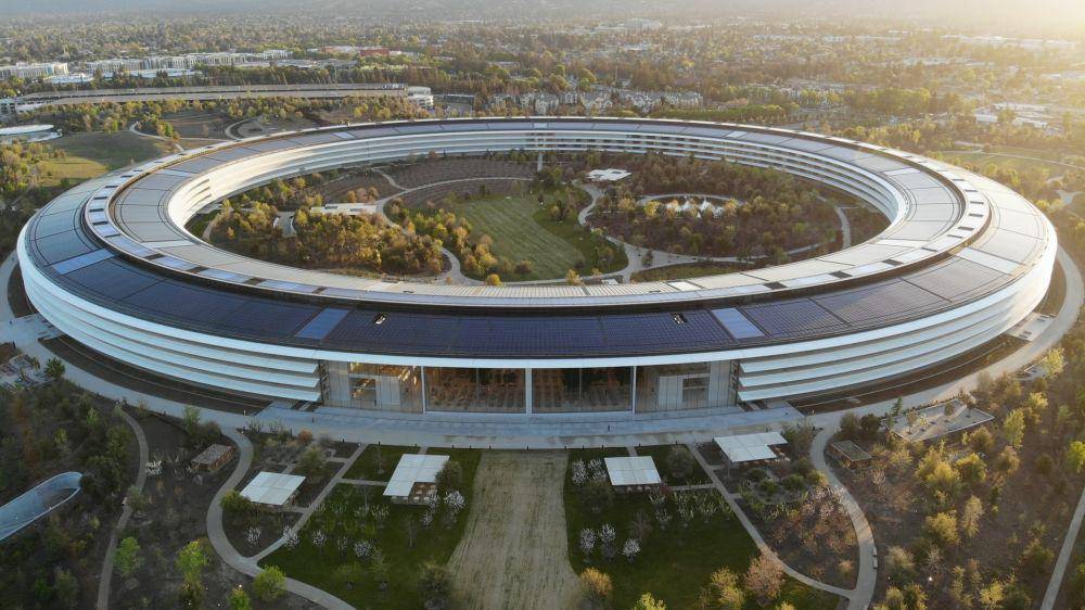 Apple Park (unsplash.com/Carles Rabada)