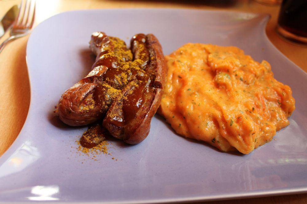 ilustrasi maple bangers and mash (pixabay.com/kalhh)