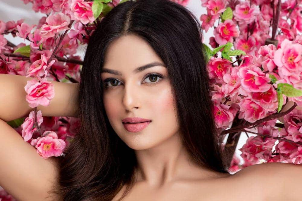 9 Potret Harnaaz Kaur, Miss Universe India 2021 yang Elegan nan Manis!
