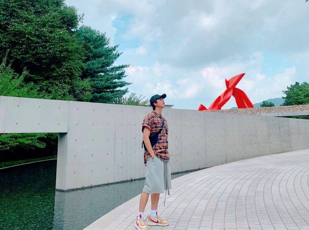 RM menikmati alam di SAN Museum (twitter.com/BTS_twt)