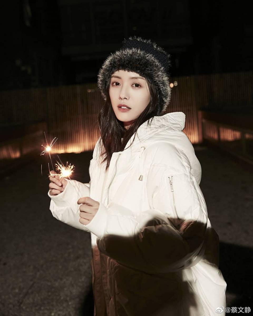 Cai Wen Jing (instagram.com/elvira_caiwenjing)