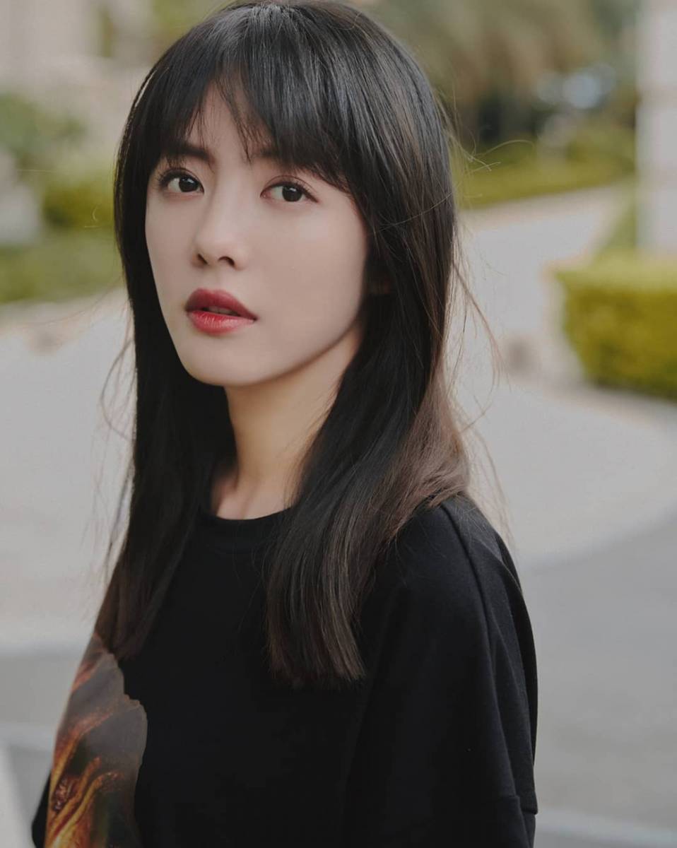 Cai Wen Jing (instagram.com/elvira_caiwenjing)