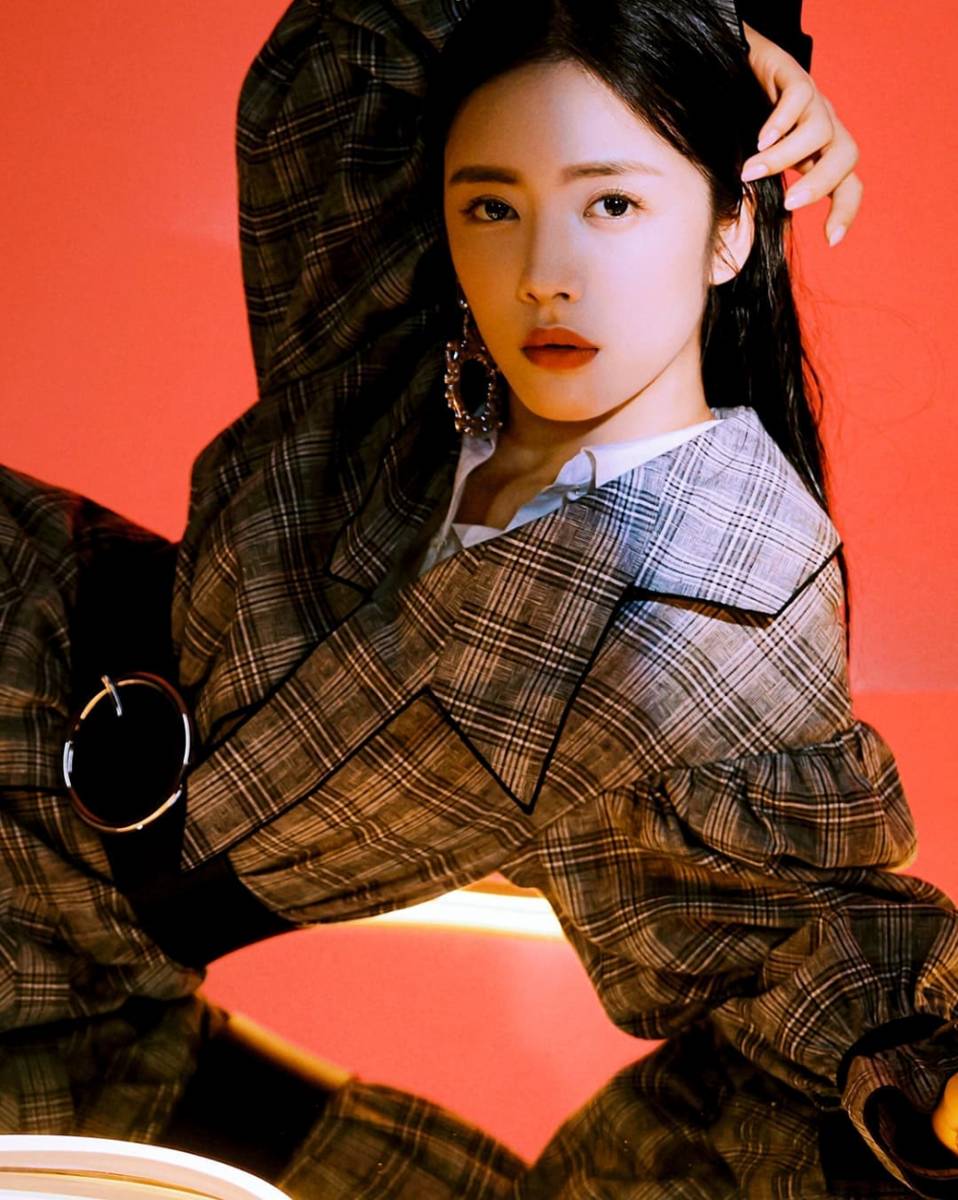 Cai Wen Jing (instagram.com/elvira_caiwenjing)