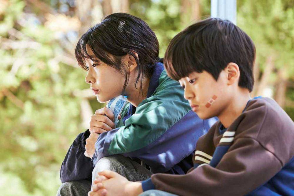 potret Kang Sae Byeok dengan adik(instagram.com/hoooooyeony)