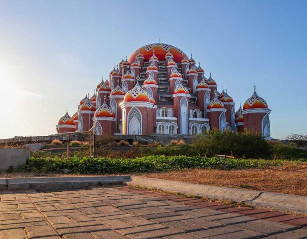 Yuk Berwisata Religi Lewat ke 7 Masjid Terindah di Indonesia Ini!