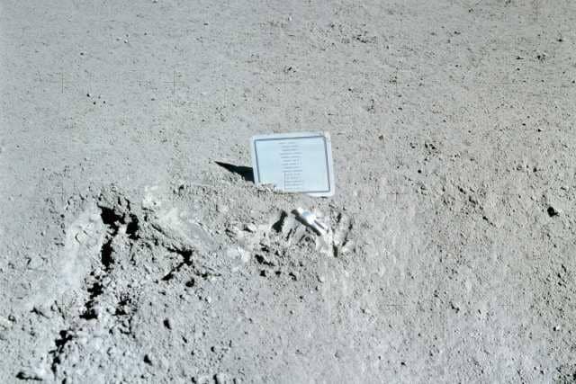 Fallen Astronout karya Paul Van Hoeydonck. (nasa.gov)