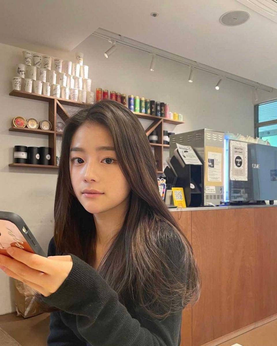 Byeon Seo Yoon (instagram.com/sy_uuun)