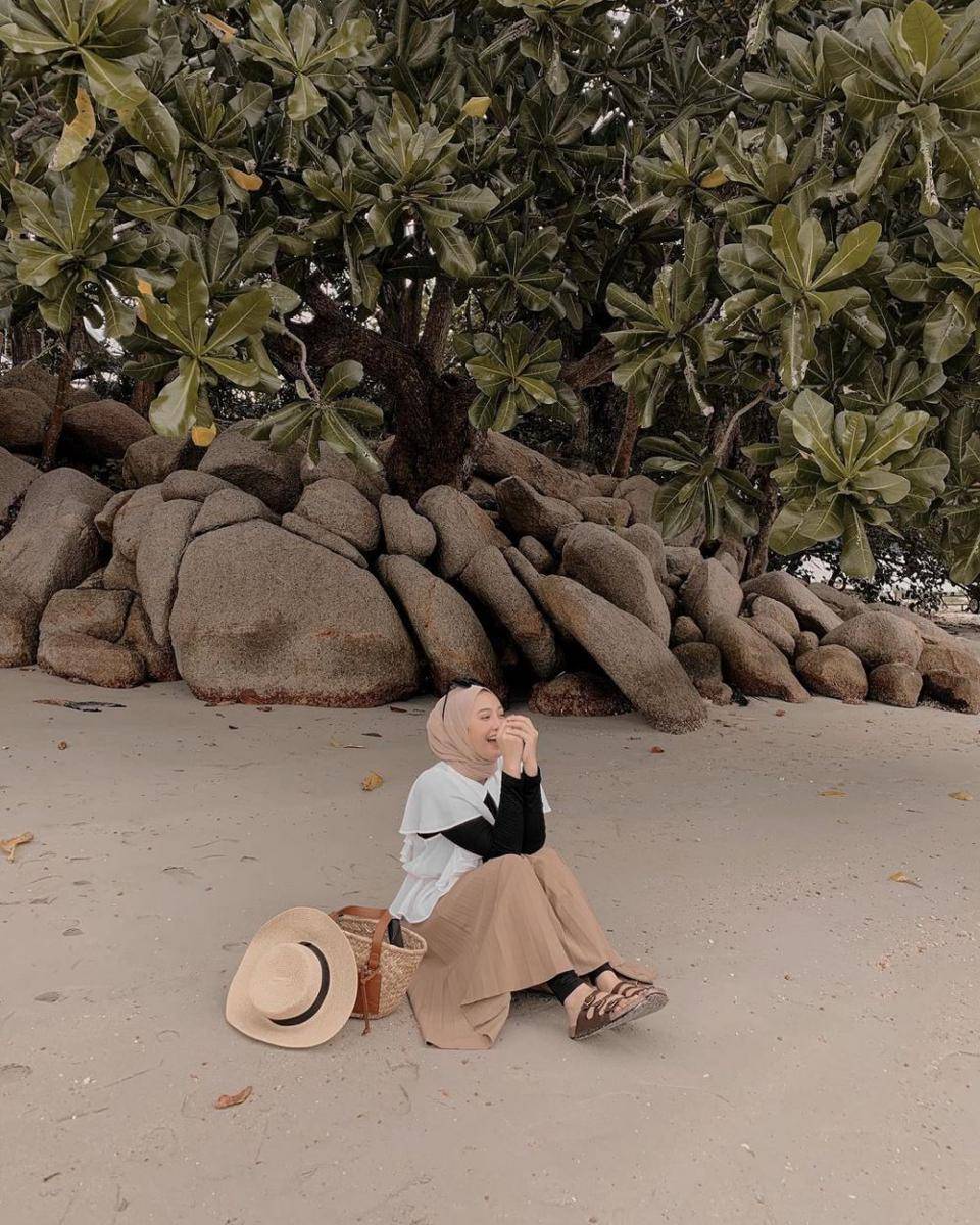 outfit nuansa cokelat ala Helmi Nursifah (instagram.com/helminursifah)