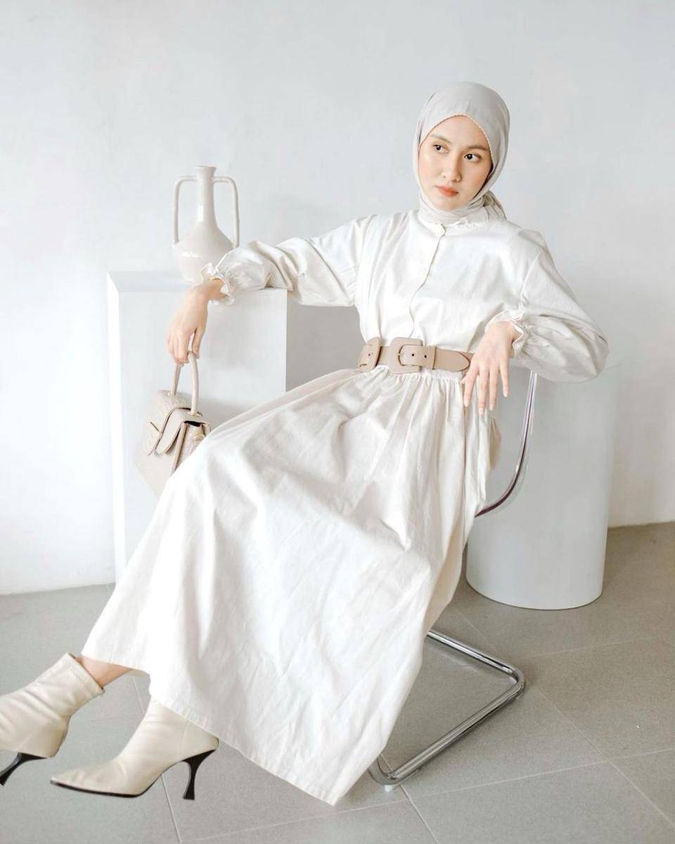 outfit nuansa warna ivory ala Inas Rana (instagram.com/inasrana)