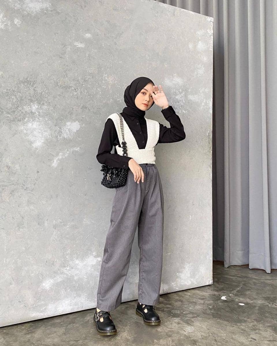 outfit nuansa hitam ala Meirani Amalia (instagram.com/meiraniap)