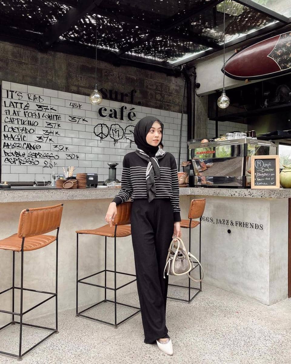 outfit nuansa hitam ala Meirani Amalia (instagram.com/meiraniap)