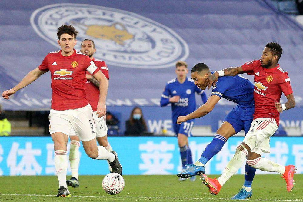 potret duel Leicester vs Man United (standard.co.uk)
