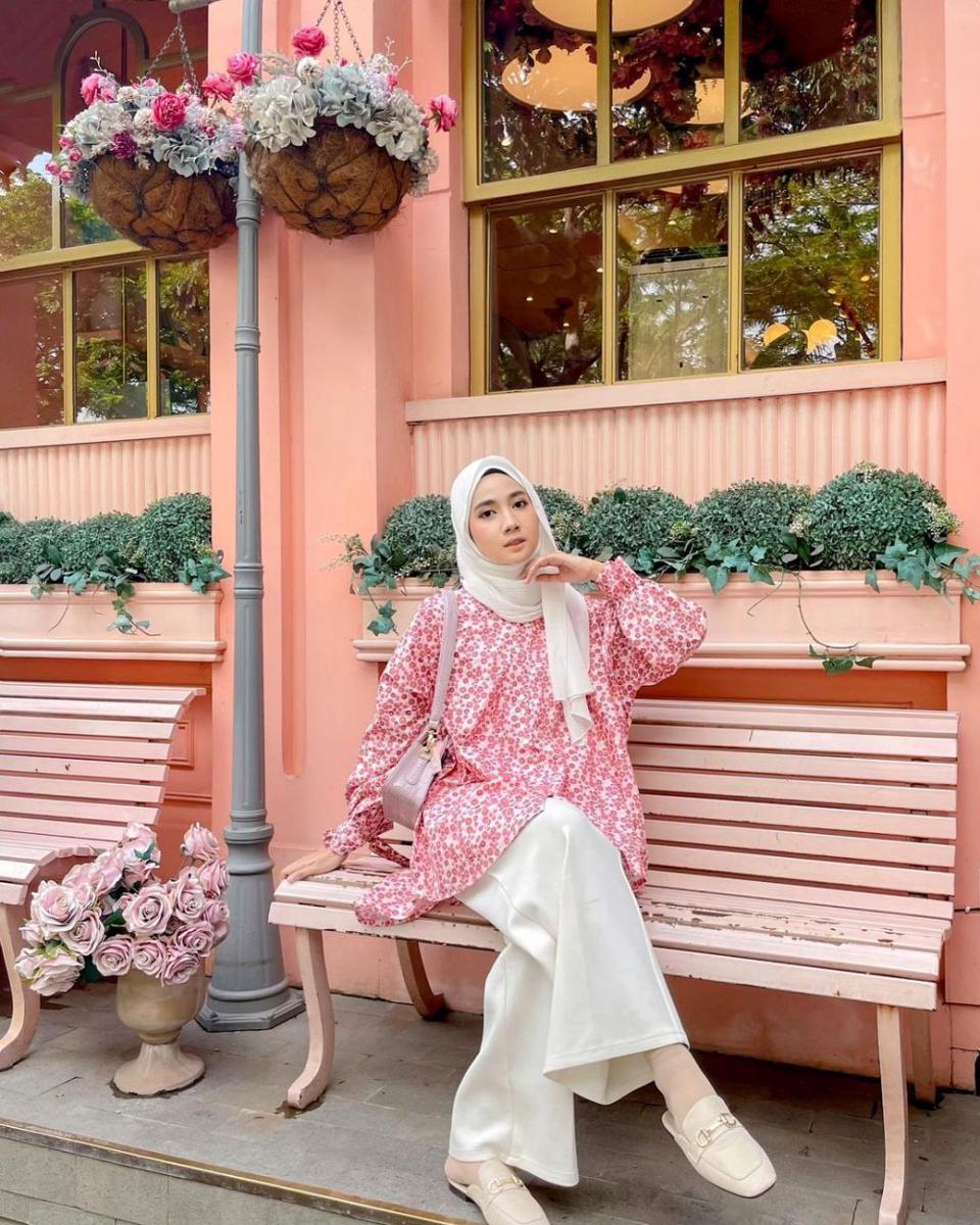outfit nuansa pink ala Richa Etika (instagram.com/richaeu)