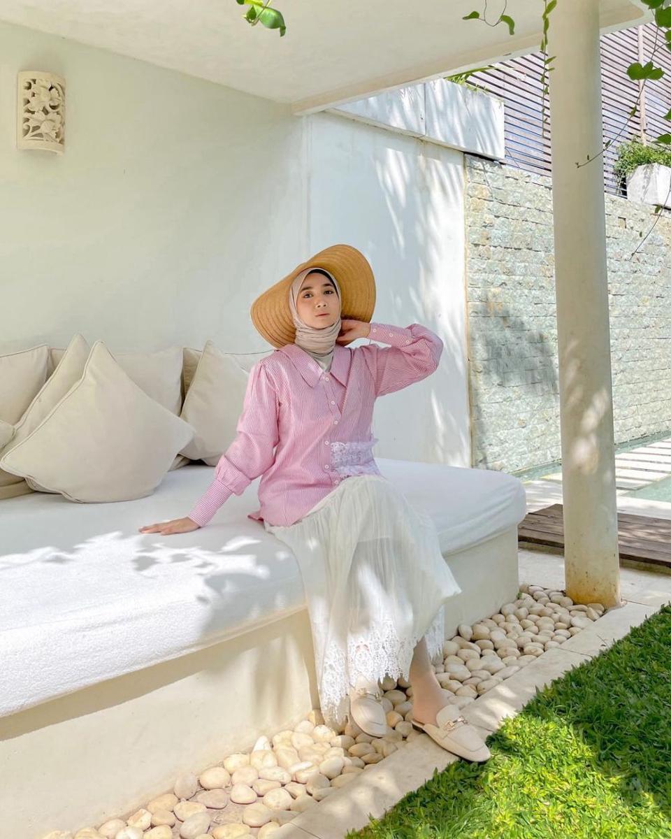 outfit nuansa pink ala Richa Etika (instagram.com/richaeu)