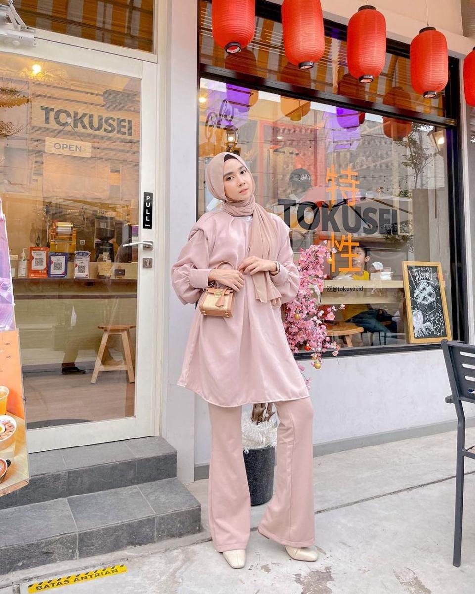 outfit nuansa pink ala Richa Etika (instagram.com/richaeu)