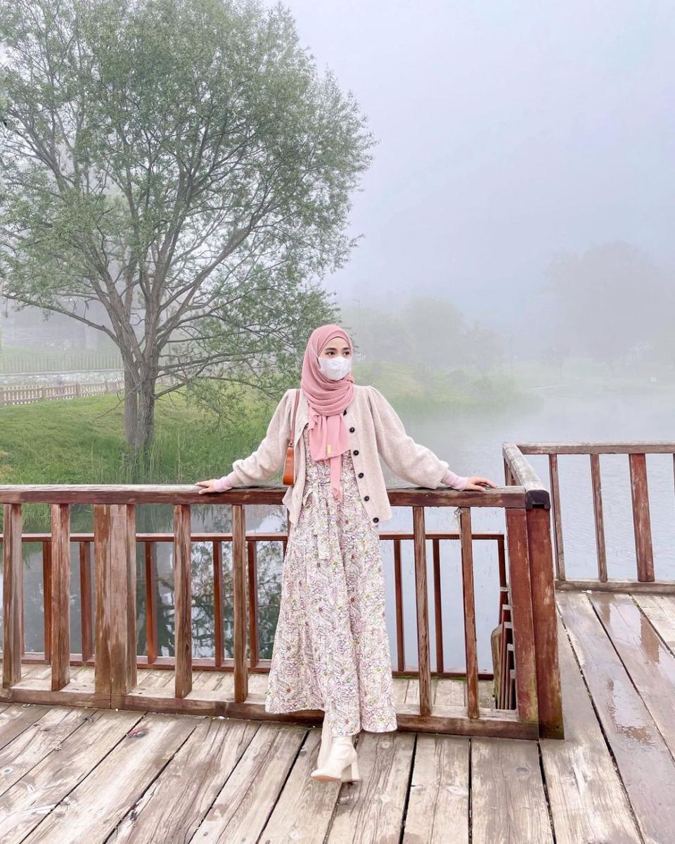 outfit nuansa pink ala Richa Etika (instagram.com/richaeu)