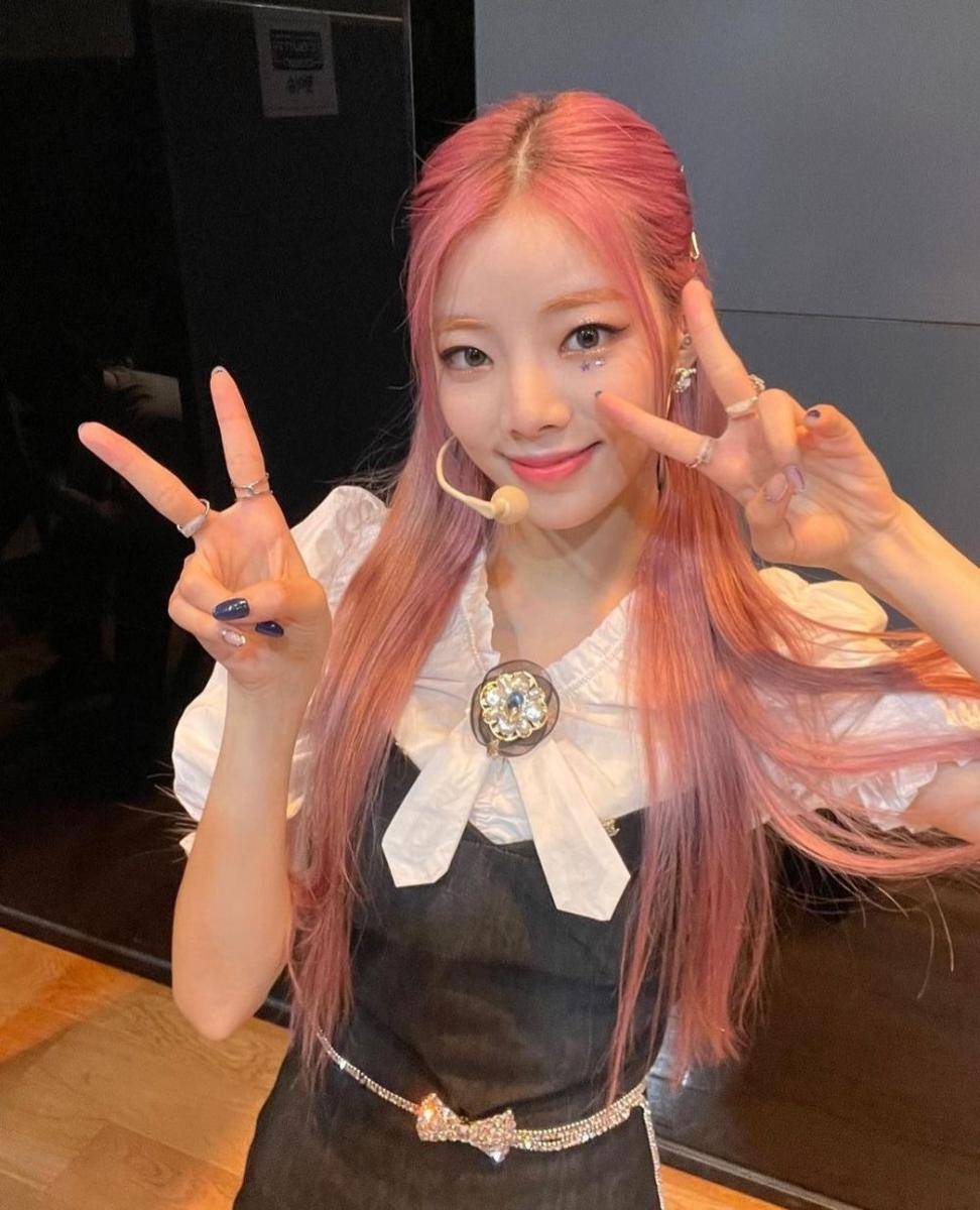Goeun PURPLE KISS (instagram.com/purplekiss_official)