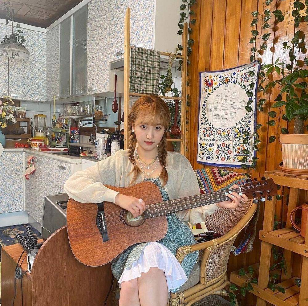 Haeyoon Cherry Bullet (instagram.com/cherrybullet)