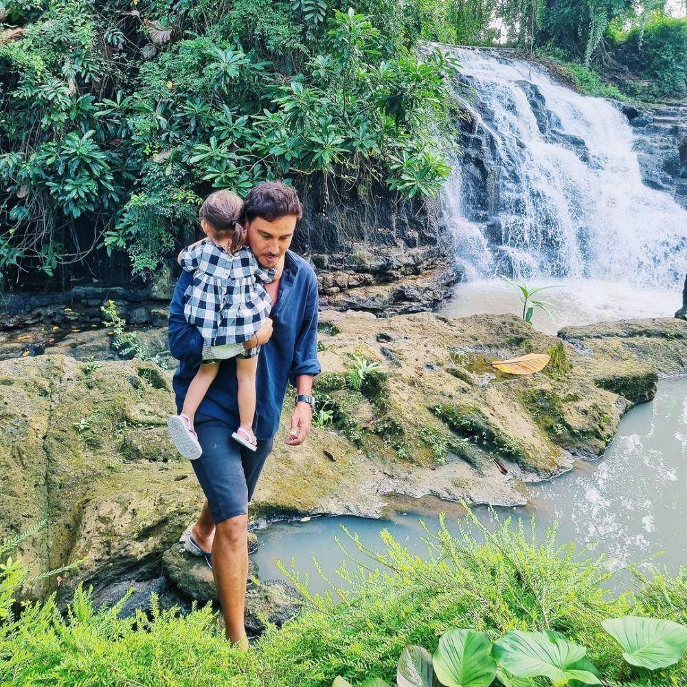 Hamish Daud dan buah hati (instagram.com/hamishdw)
