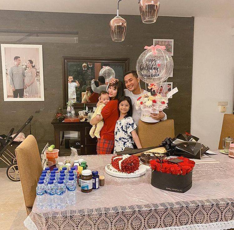 Zaskia (Instagram.com/zaskia_gotix)