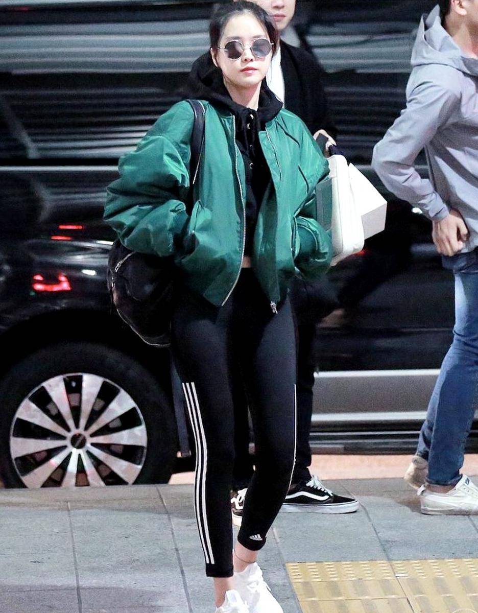 Sporty look Naeun (instagram.com/naeun__apink)