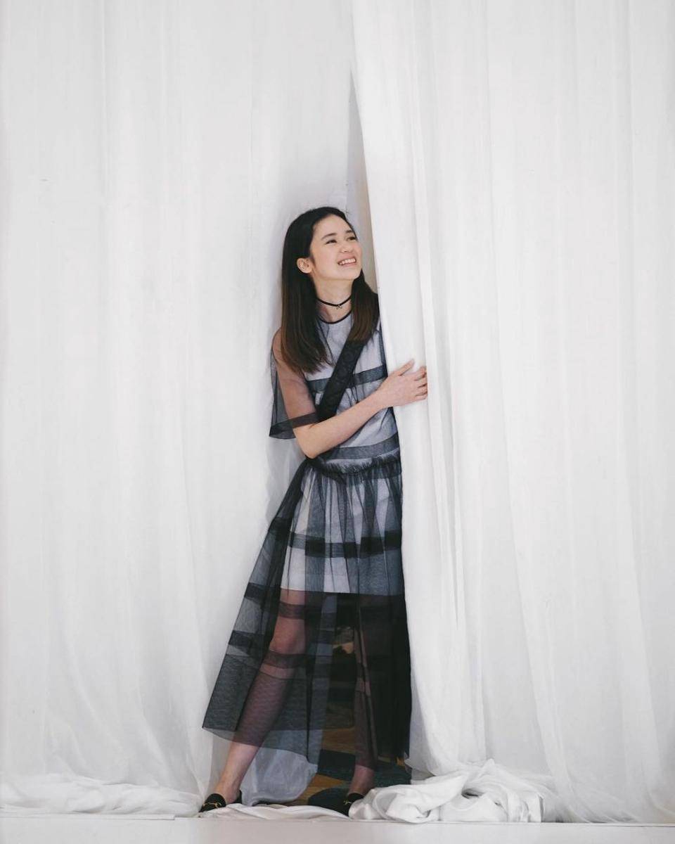 Dress Transparan untuk Kondangan (instagram.com/laurabas)
