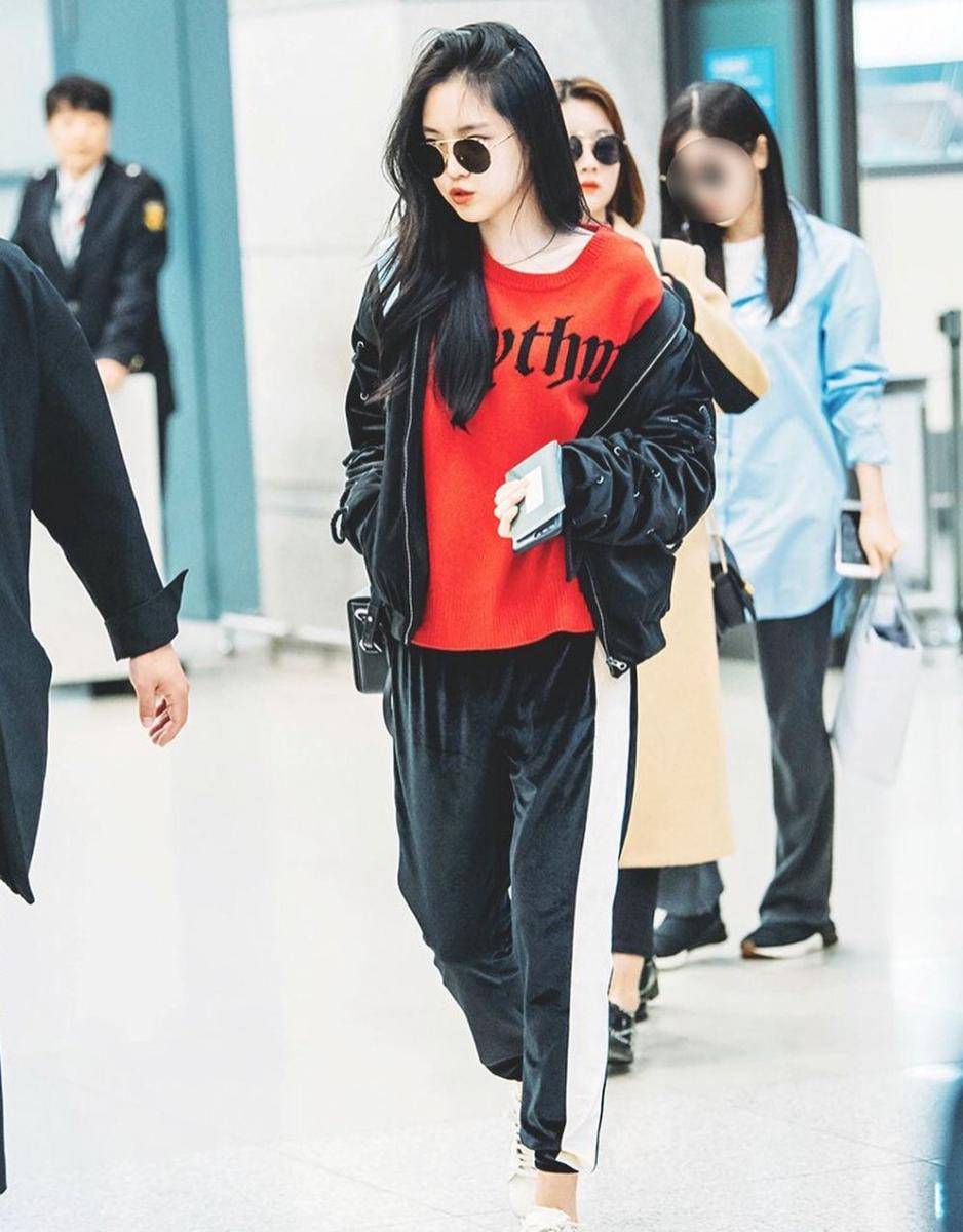 Sporty look Naeun (instagram.com/naeun__apink)