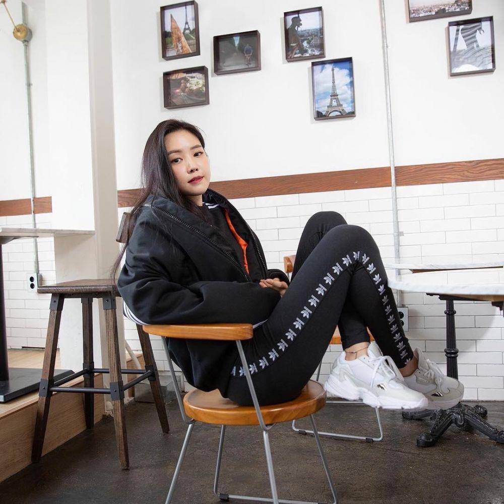 Sporty look Naeun (instagram.com/naeun__apink)