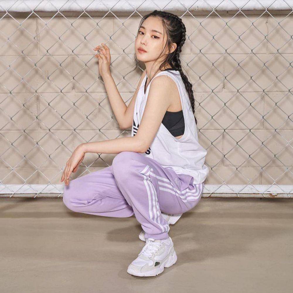 Sporty look Naeun (instagram.com/naeun__apink)
