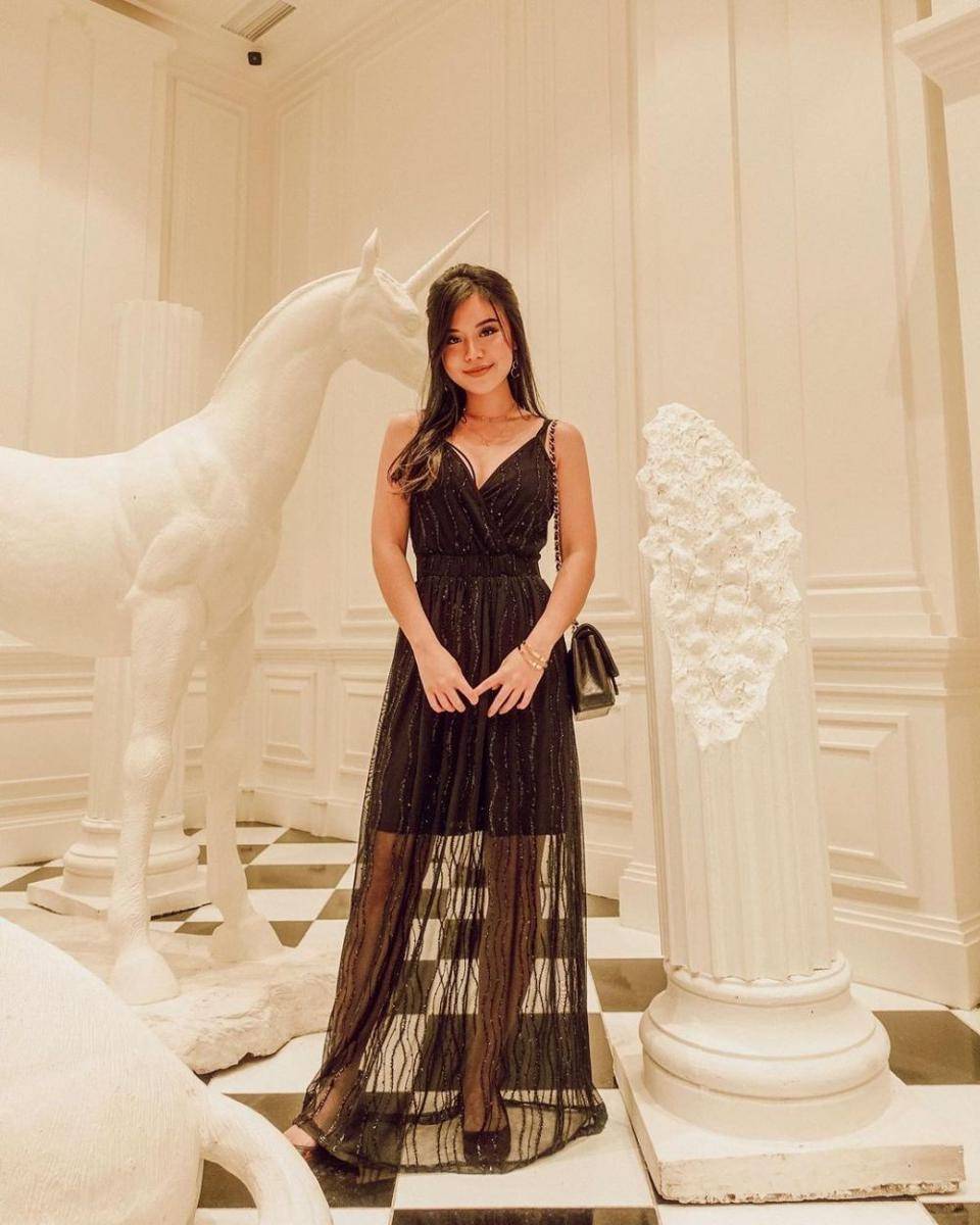 Dress Transparan untuk Kondangan (instagram.com/titantyra)